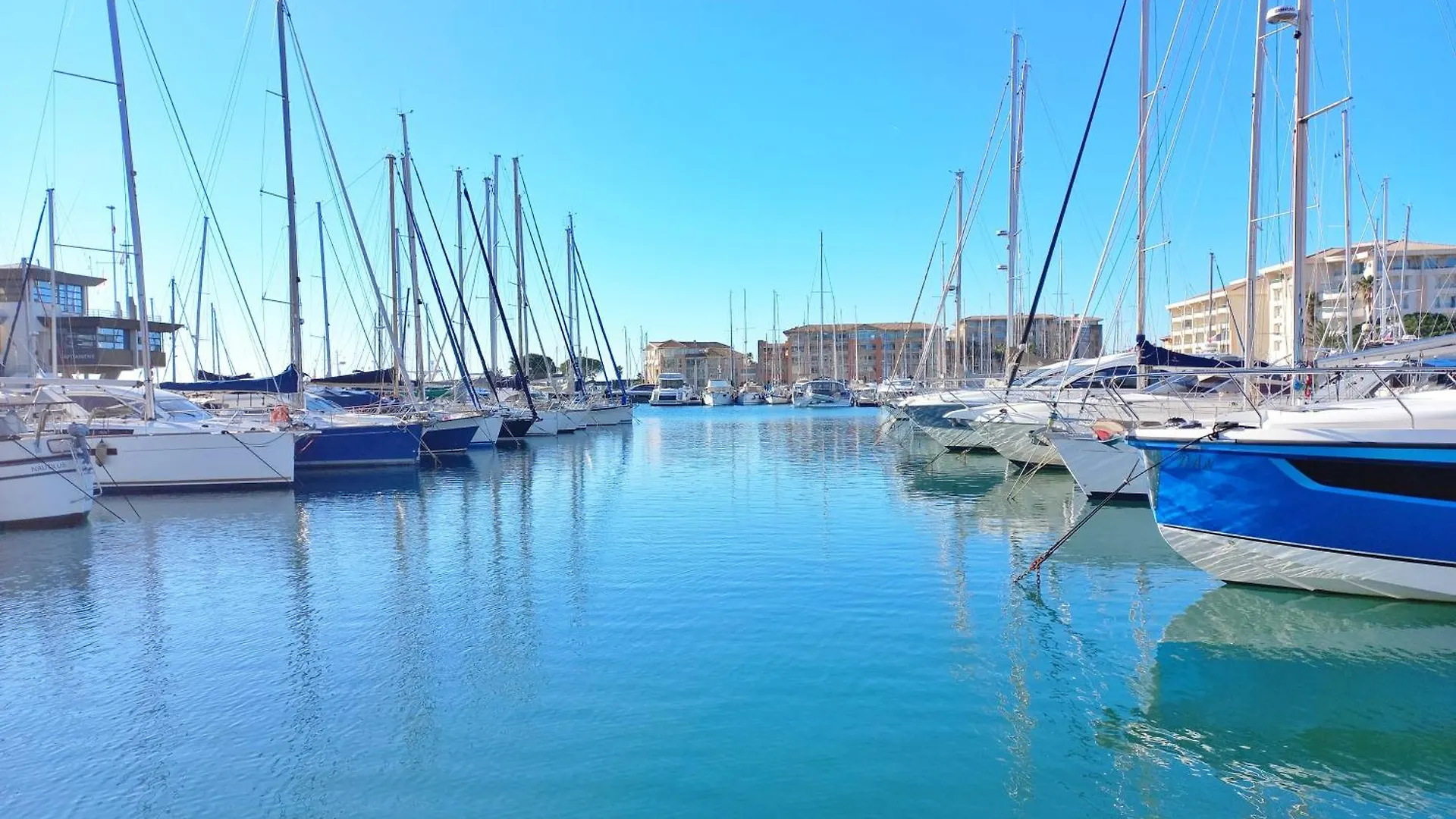 Appartement T2 Port Frejus - Wifi Clim 0*,  France