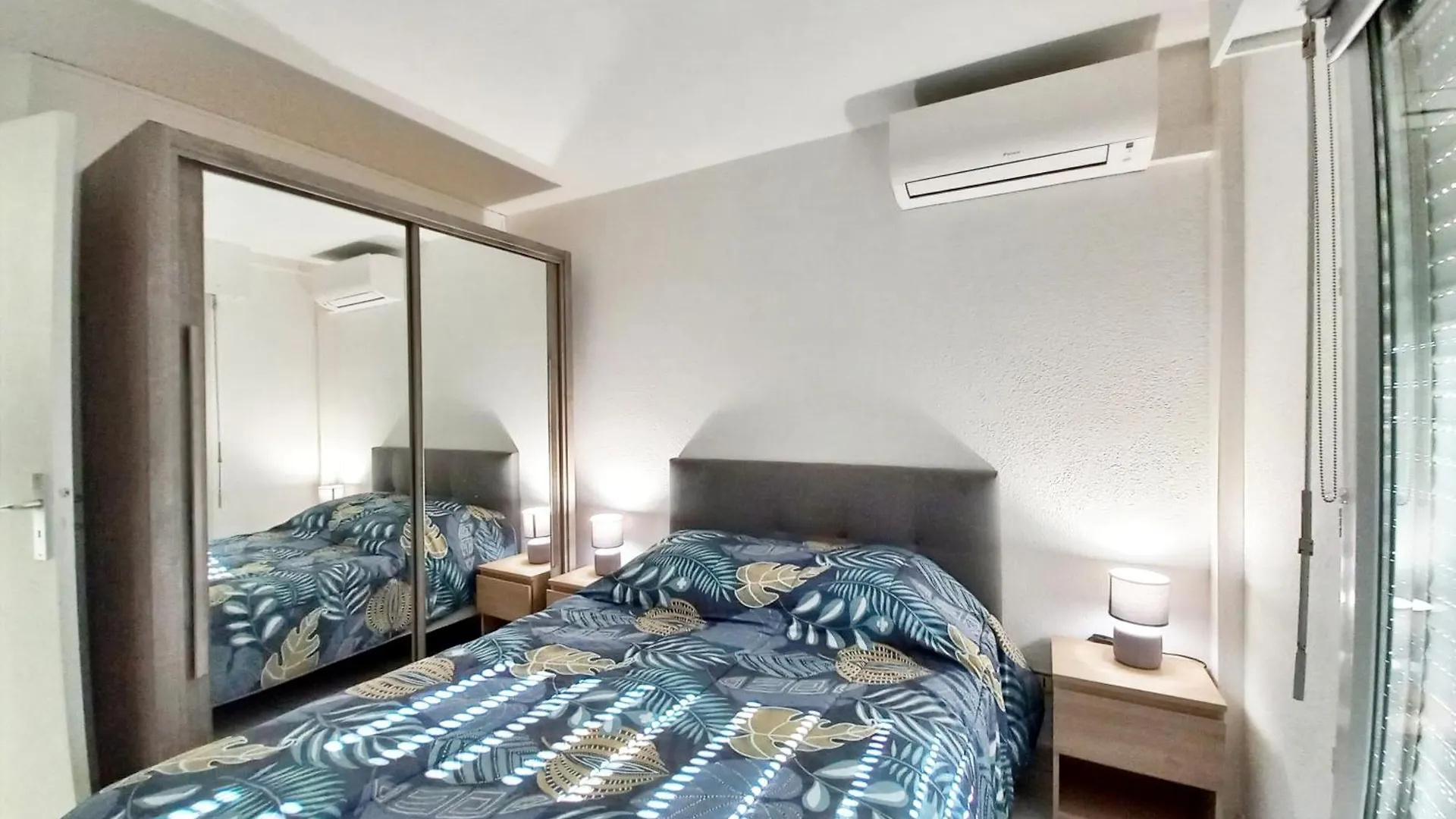 Appartement T2 Port Frejus - Wifi Clim 0*,  France