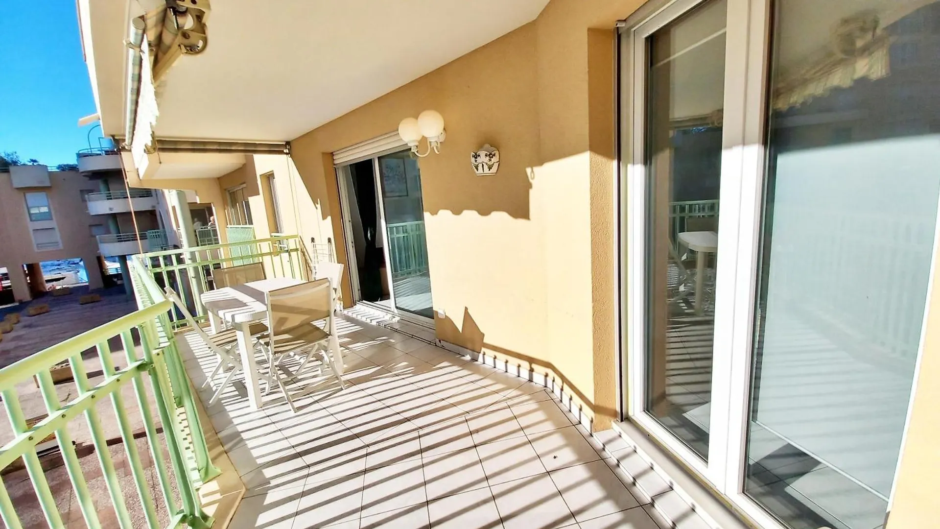 Appartement T2 Port Frejus - Wifi Clim